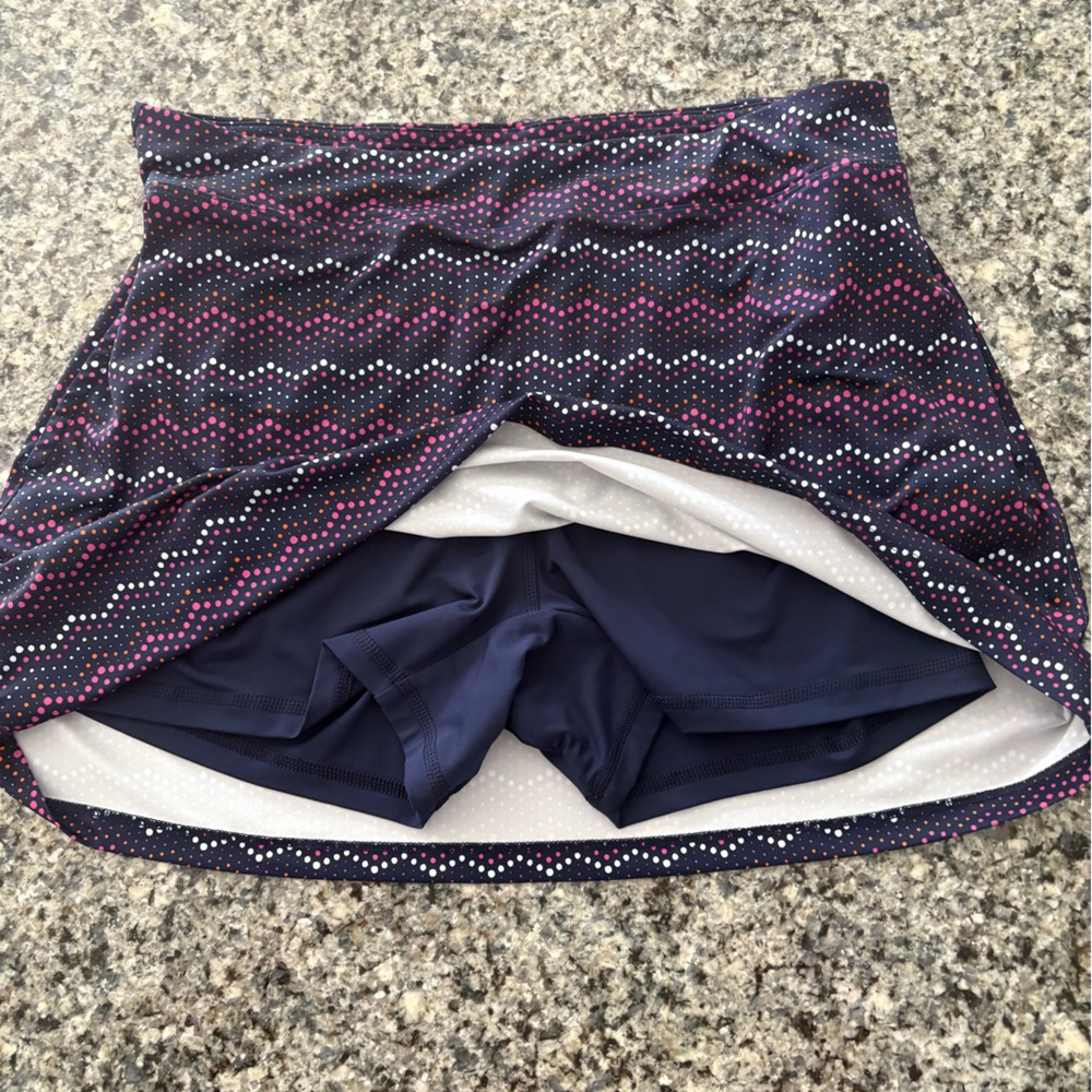 Puma golf/tennis skirt with detachable shorts. - Picture 2 of 5